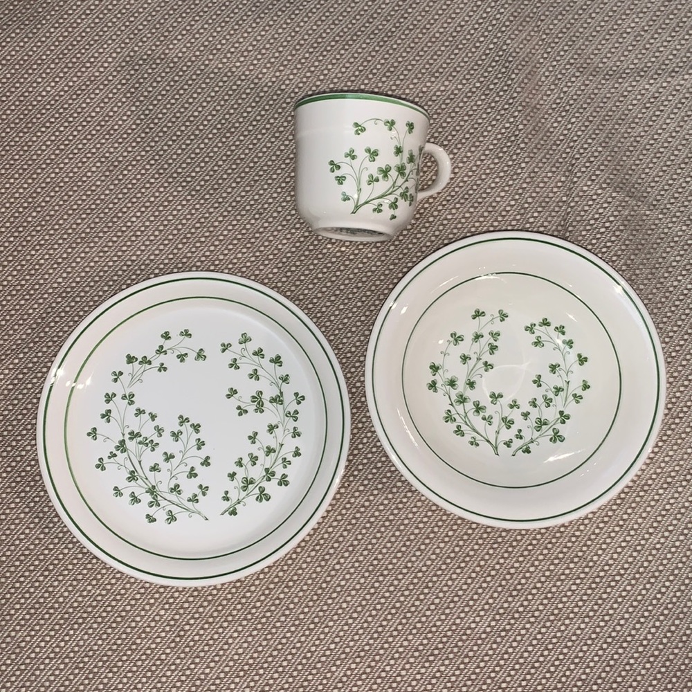 Arklow Honey Stone Made in Ireland “Limerick” #8147 Bowl, Mug 7.5 inch Plate